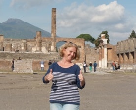 Jeannette met thumbs up forum Pompeii! Dank voor contact op te nemen.